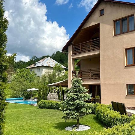 Купецький Двір Hotel Mizhhirya  Eksteriør billede