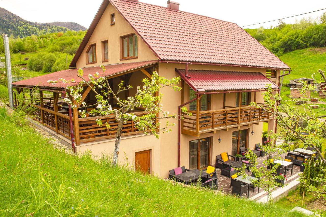 Купецький Двір Hotel Mizhhirya  Eksteriør billede