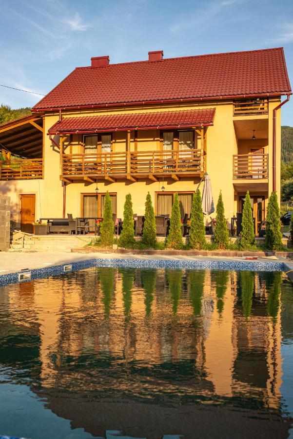 Купецький Двір Hotel Mizhhirya  Eksteriør billede