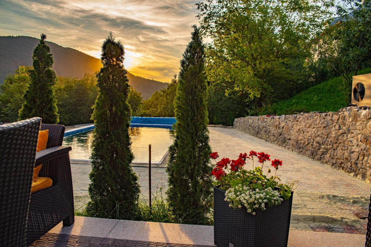 Купецький Двір Hotel Mizhhirya  Eksteriør billede