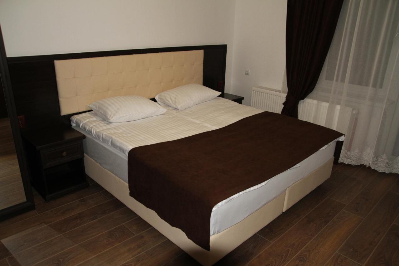 Купецький Двір Hotel Mizhhirya  Eksteriør billede