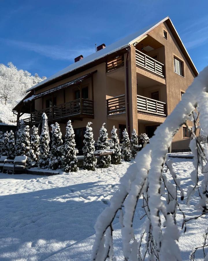 Купецький Двір Hotel Mizhhirya  Eksteriør billede