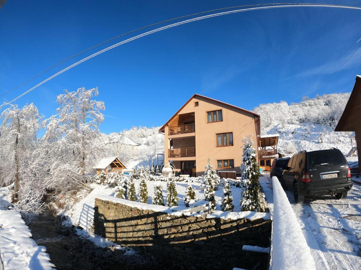 Купецький Двір Hotel Mizhhirya  Eksteriør billede