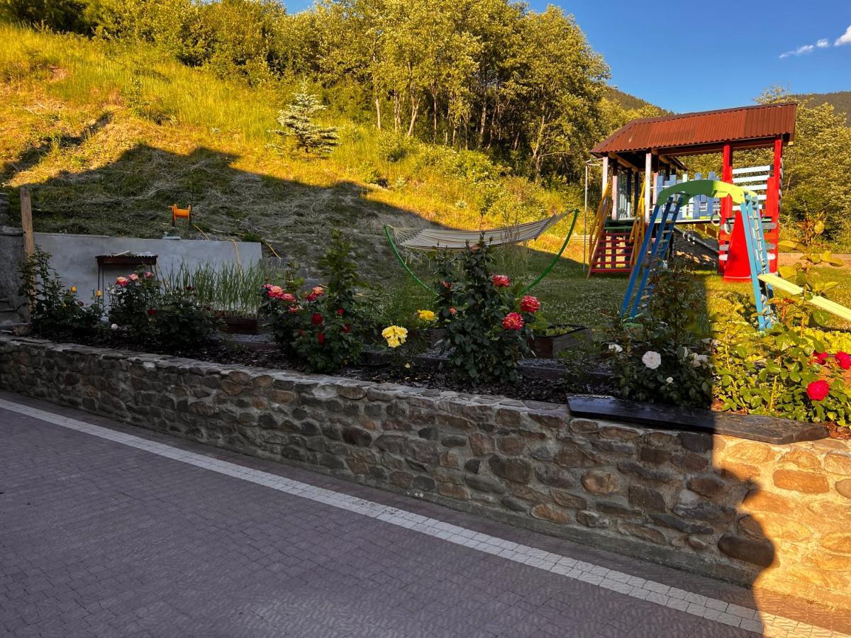Купецький Двір Hotel Mizhhirya  Eksteriør billede